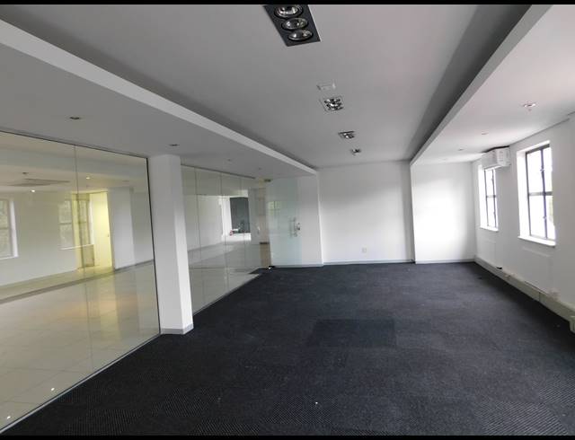 1,049M² OFFICE TO LET IN HYDE PARK